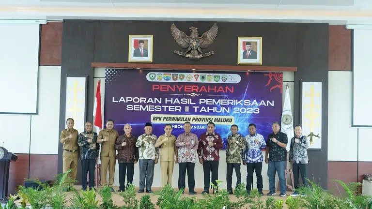 WAGUB HADIRI PENYERAHAN LAPORAN HASIL PEMERIKSAAN SEMESTER II TAHUN 2023 BPK PERWAKILAN PROV. MALUKU