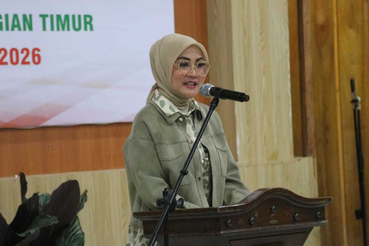 Widya Lantik Pengurus Dekranasda SBT Periode 2021 - 2026