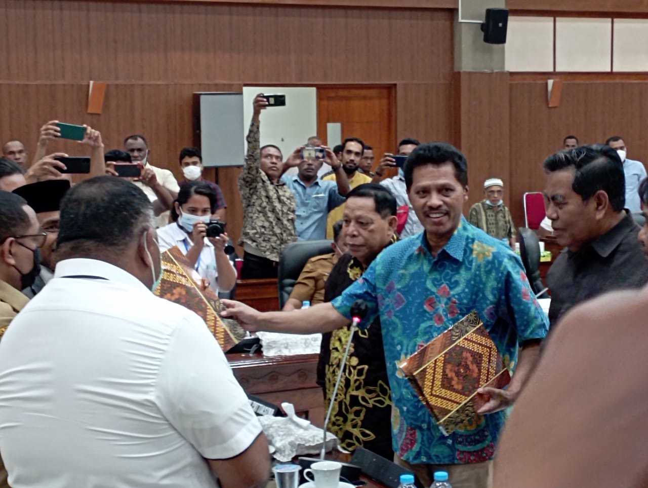 DEWAN SETUJU MEKAR PROVINSI TENGGARA RAYA 