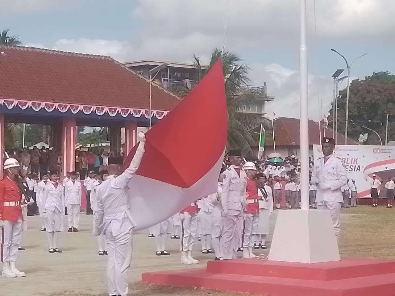 Wabup Pimpin Upacara Penurunan Bendera di Kepulauan Aru