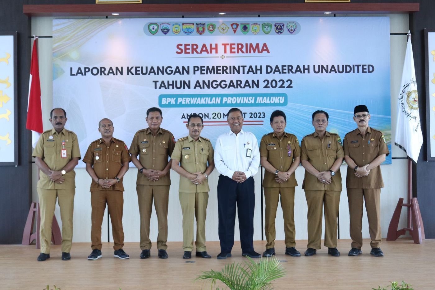 WAGUB SERAHKAN LAPORAN KEUANGAN UNAUDITED TA 2022 KEPADA BPK PERWAKILAN MALUKU 