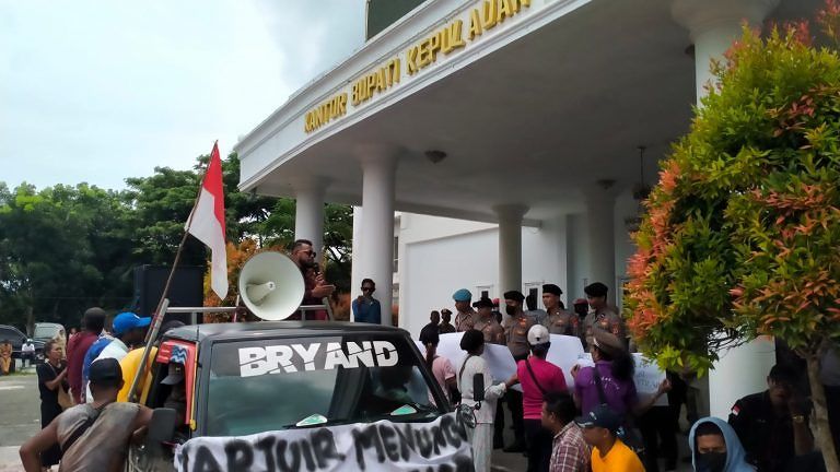 Demo Hari Ke-2, Ini Penjelasan Bupati Soal Pengusulan Sekda Aru