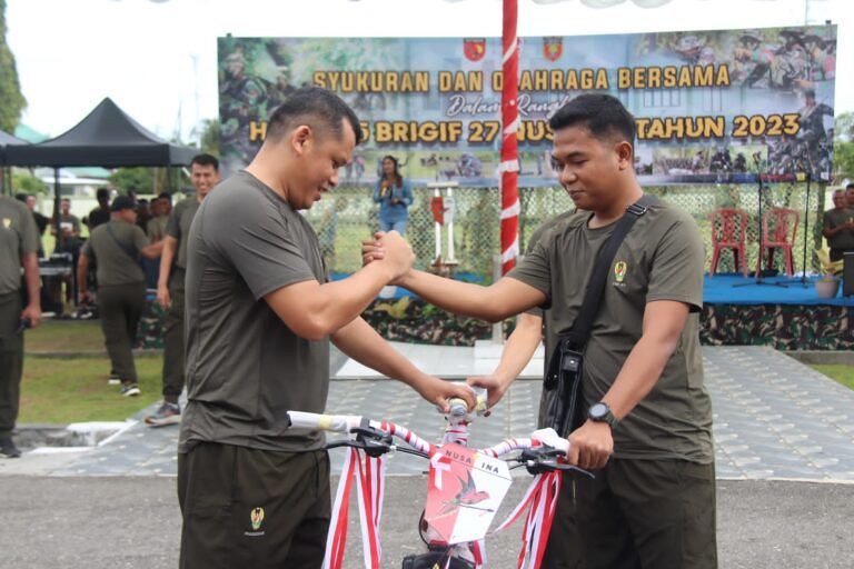 Brigade Infanteri 27/Nusa Ina Gelar Acara Syukuran dan Olahraga bersama Peringati HUT ke 5 Brigif 27/NI