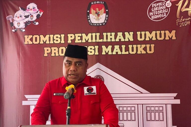 DPD PDIP Maluku Resmi Mendaftar Bacaleg di KPU Maluku