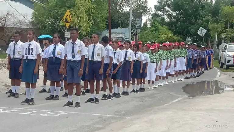 Hanubun Lepas Peserta Gerak Jalan Indah HUT Ke-70 Kabupaten Maluku Tenggara