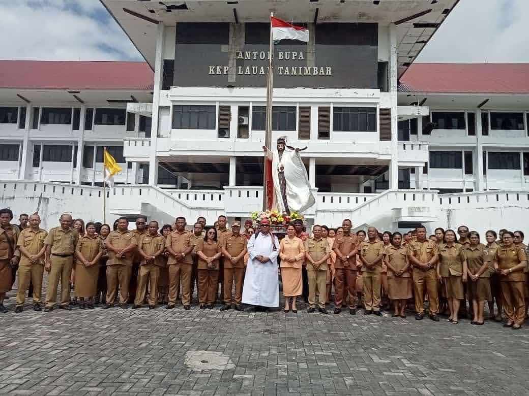 Arca Kristus Raja Semesta Alam Singgahi Kantor Bupati KKT, Tradisi Umat Katolik Tanimbar