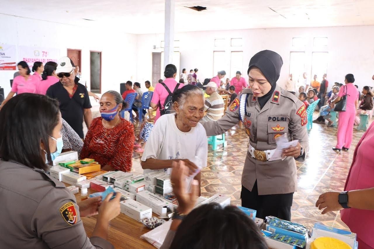 Peringati Hari Jadi Polwan, Polres Kepulauan Tanimbar Gelar Pengobatan Gratis