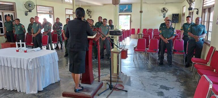 Gabungan personil Kodim 1513/SBB dan Koramil 1513-01/Piru melaksanakan Do’a bersama