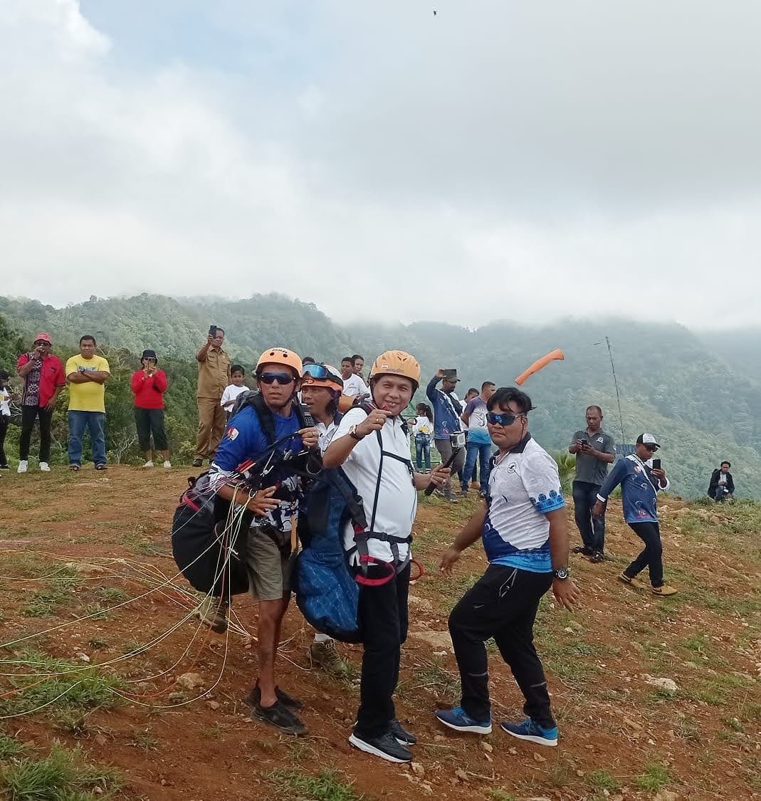  Pj. Wali Kota Ambon Buka Kegiatan Lomba Paralayang Sekaligus Peresmian Flyingsite