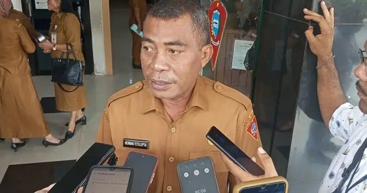 Pemkot Ambon Salurkan 80 Unit Gerobak Usaha Dan 200 Etalase Bagi Masyarakat Pelaku UMKM