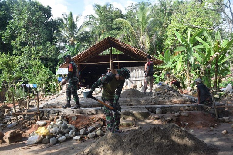 Dandim 1504/Ambon Arahkan Satgas Opster TNI Tingkatkan Volume Kerja Pembangunan RTLH