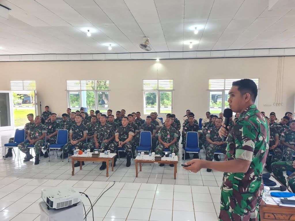 Dansatpom Lanud Dominicus Dumatubun berikan sosialisasi kepada seluruh Personel tentang Penanganan Pemilu dan Netralitas TNI