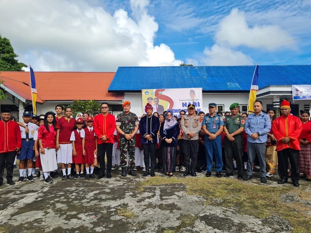 Danlanud Dominicus Dumatubun Hadiri Upacara Peringatan Hari Pendidikan Nasional (HARDIKNAS) di Kantor Dinas Penidikan Kab. Maluku Tenggara.