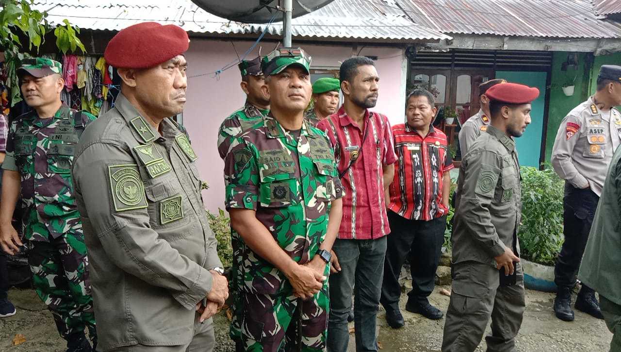 Danlantamal IX Halong Kunjungi Korban Gempa di Tanimbar