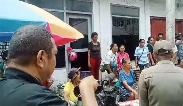 Bupati Timo Mulai Fokus Tata dan Tertibkan 2 Pasar Tradisional di Dobo