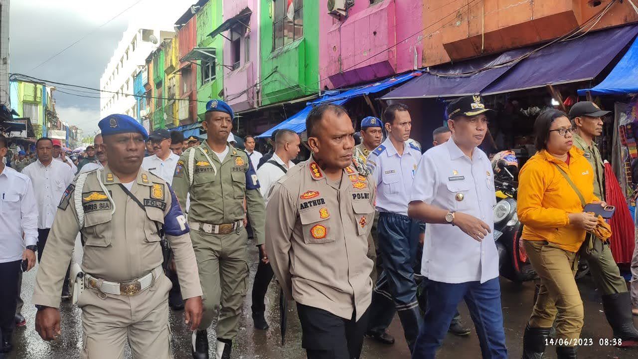 Kapolresta Ambon & Pj Walikota Ambon Turun ke Pasar Mardika