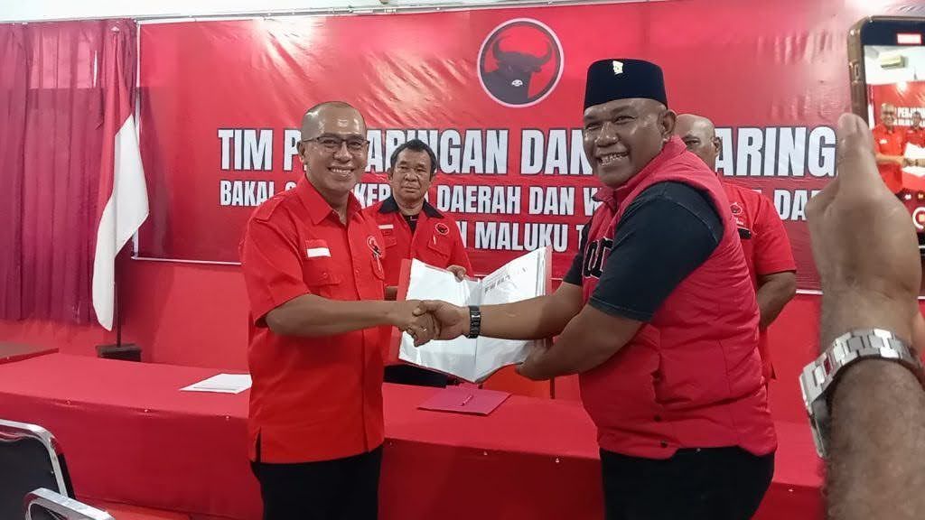 Eusebius Safsafubun Akhirnya Mendaftar di PDI-Perjuangan.