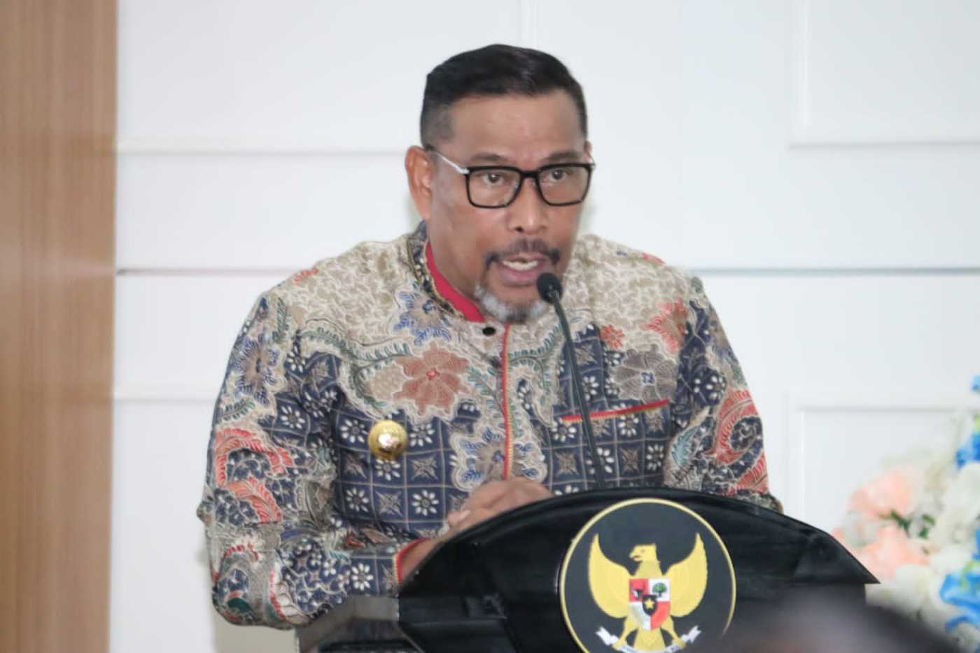 GUBERNUR SERAHKAN DIPA DAN TKD PROVINSI MALUKU TAHUN 2024 SECARA DIGITAL