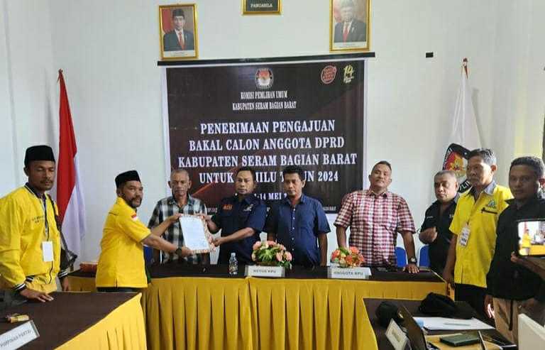 Golkar SBB Daftar Bacaleg ke KPU, Hehanussa Targetkan Kursi Ketua DPRD