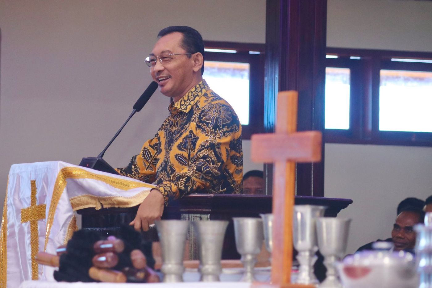 Wagub Orno Hadiri Peresmian Gedung Gereja Malanuru Jemaat GPM Manusa Klasis Kairatu