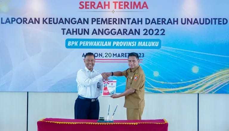 Penjabat Wali Kota Ambon Serahkan LKPD ke BPK Perwakilan Maluku