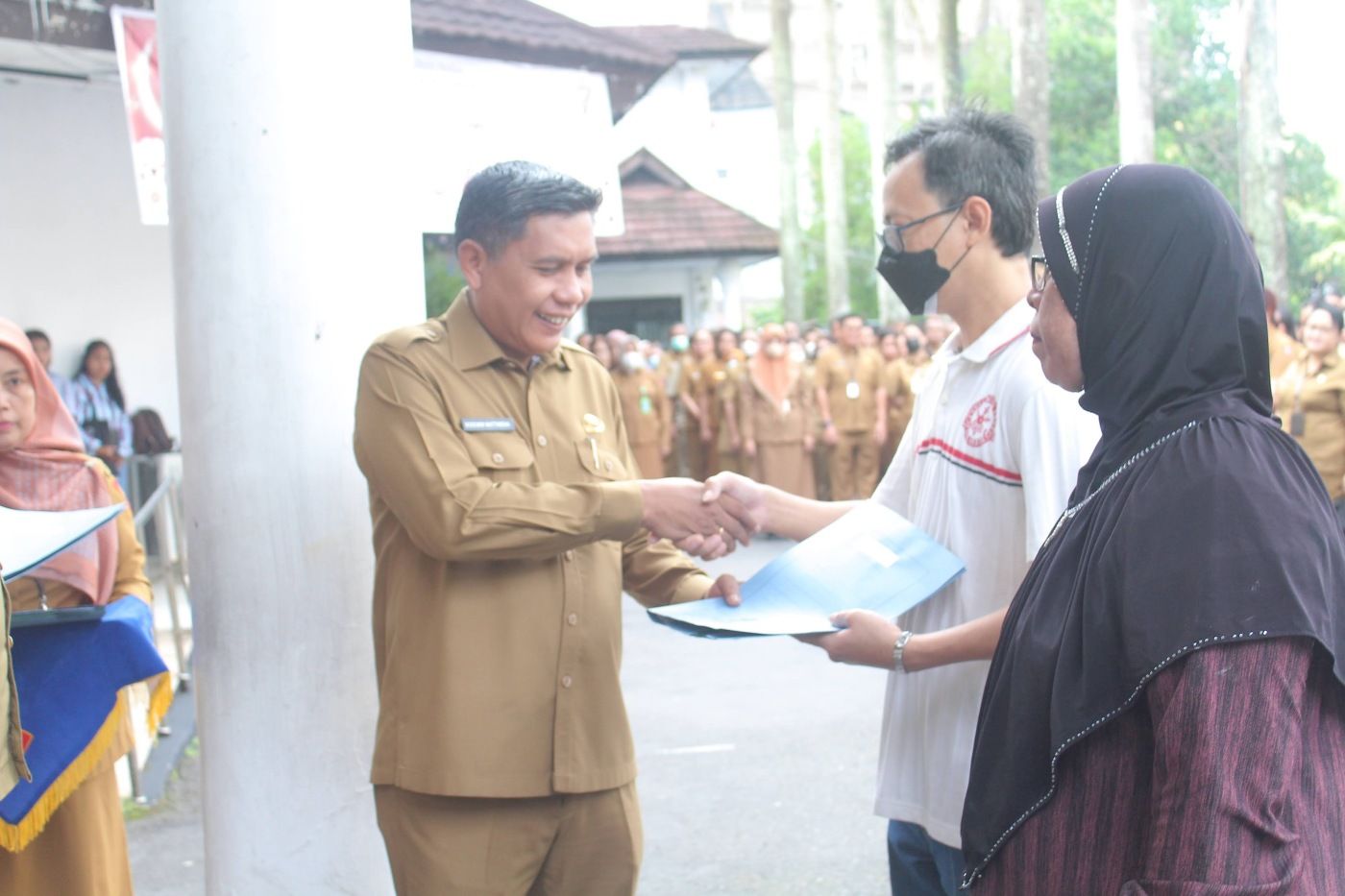 Sebanyak 250 Usaha Mikro, Kecil Dan Menengah Dapat NIB Dari PJ Walikota Ambon.