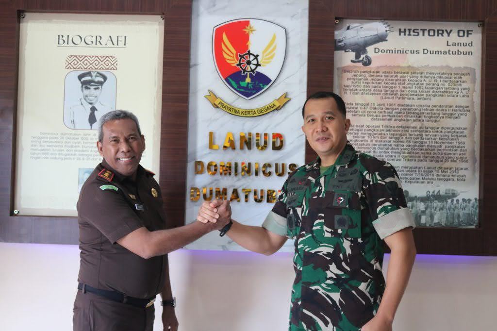 Danlanud Dominicus Dumatubun Pererat Silaturahmi Bersama Kejari Tual.