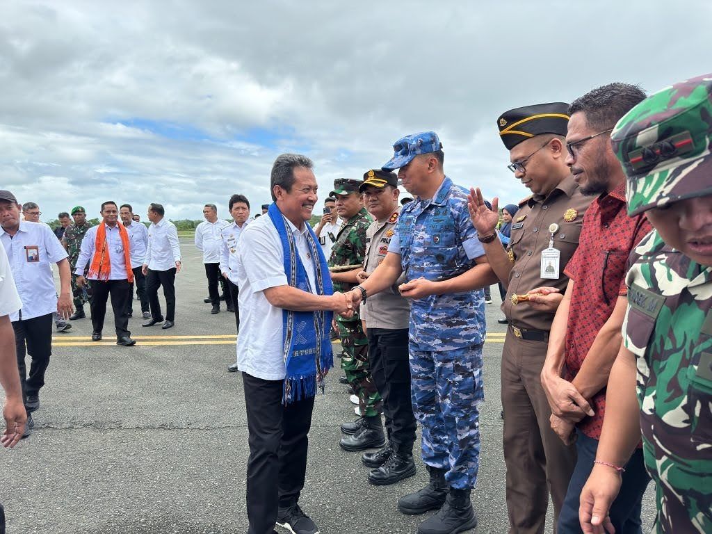 KOMANDAN LANUD DOMINICUS DUMATUBUN MENGHADIRI KUNJUNGAN KERJA MENTERI KELAUTAN DAN PERIKANAN KE KOTA TUAL.