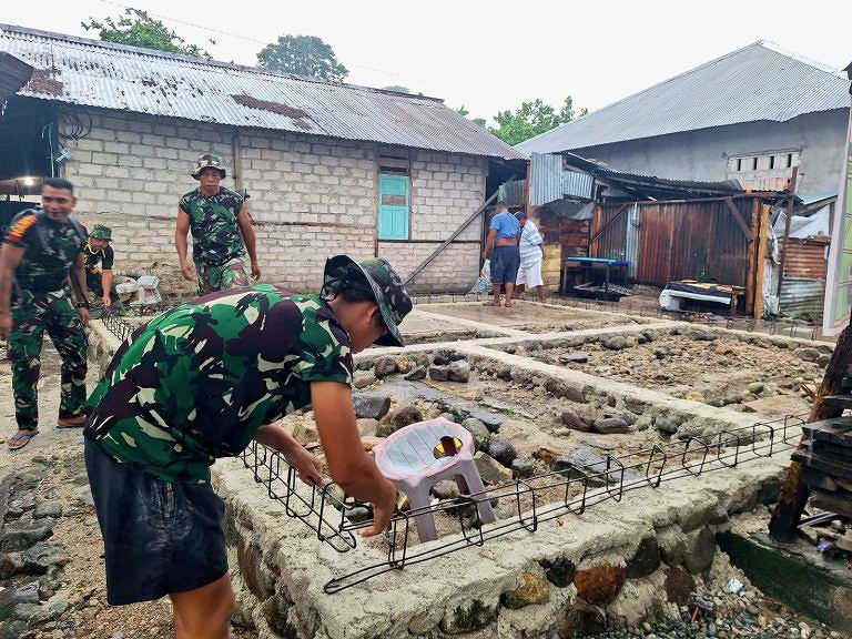 Kejar Hasil Optimal Satgas Opster TNI Pulau Haruku Berpacu Dengan Cuaca