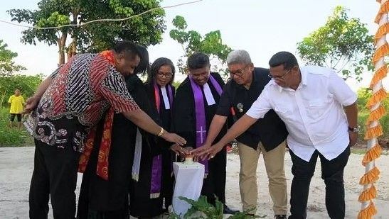 Bupati Maluku Tenggara dan Ketua DPRD Maluku Resmikan Pastori Warwut