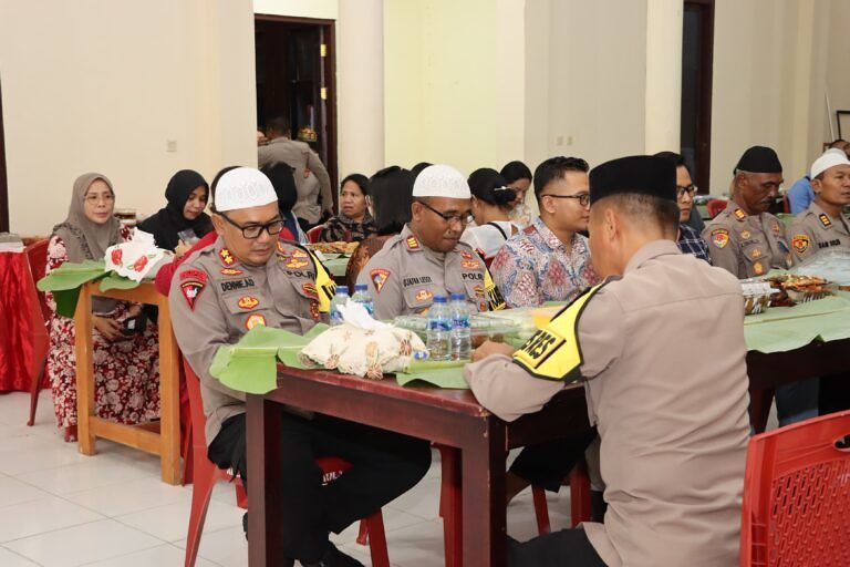 Di Bulan Puasa Kapolres SBB Gelar Buka Puasa Bersama Anggota Polres