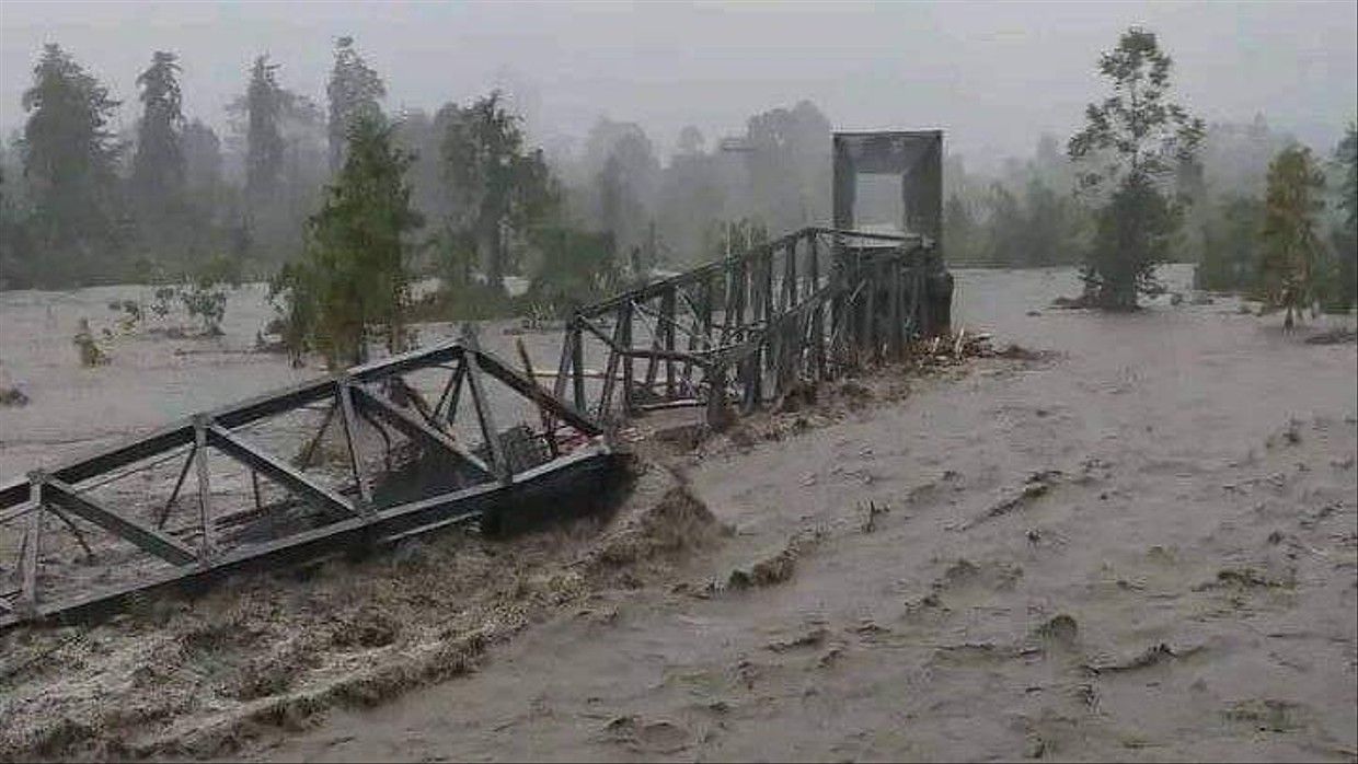 Jembatan Ambruk Diterjang Banjir, Akses Trans Seram via Maluku Tengah Lumpuh