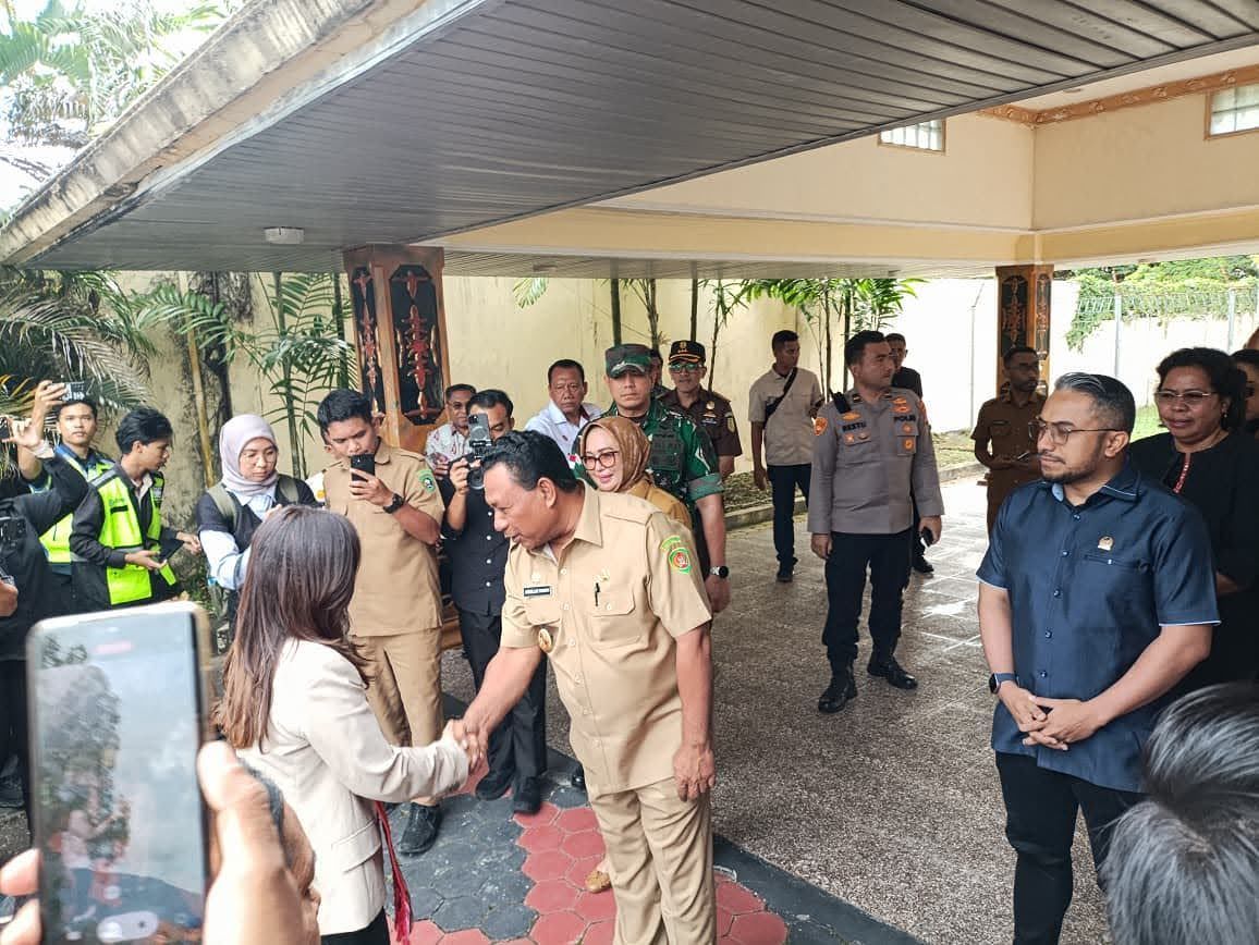 WAGUB MALUKU SAMBUT KEDATANGAN MENTERI KOMDIGI