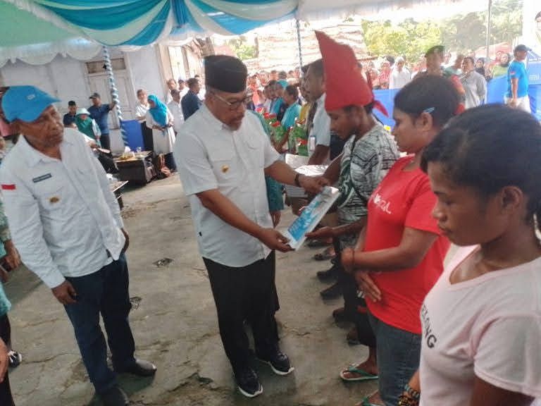 Kunjungan Kerja Gubernur Maluku Ke Kecamatan Tehoru Dan Telutih Maluku Tengah.