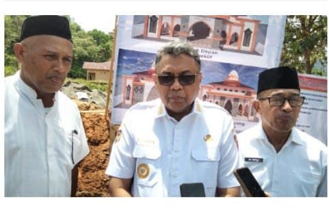 PELETAKAN BATU PERTAMA MESJID JABBAL HIJRAH HADIR PJ WALIKOTA