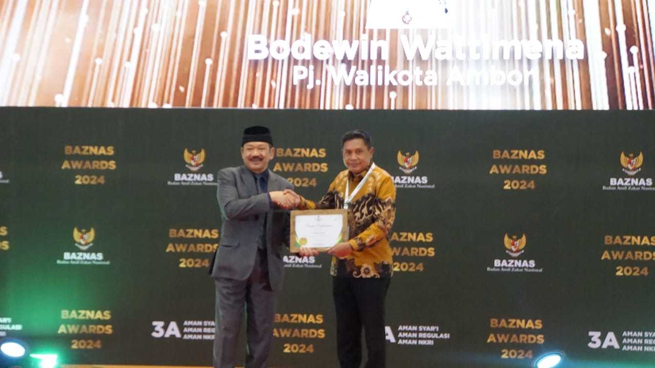 Dukung Program Baznas, Wattimena Terima Penghargaan