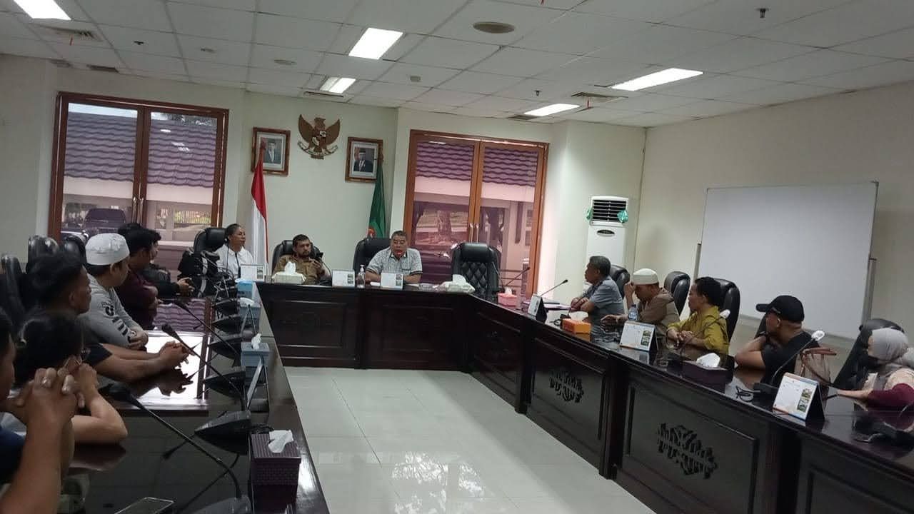 Sejumlah HGB Dan HPL Ruko Pasar Mardika Datangi Komisi III DPRD Provinsi Maluku