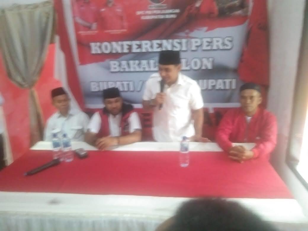 Pengembalian Berkas  Calon Bupati di Gerindra, Raja Aziz Hentihu Disambut Tarian Adat Buru