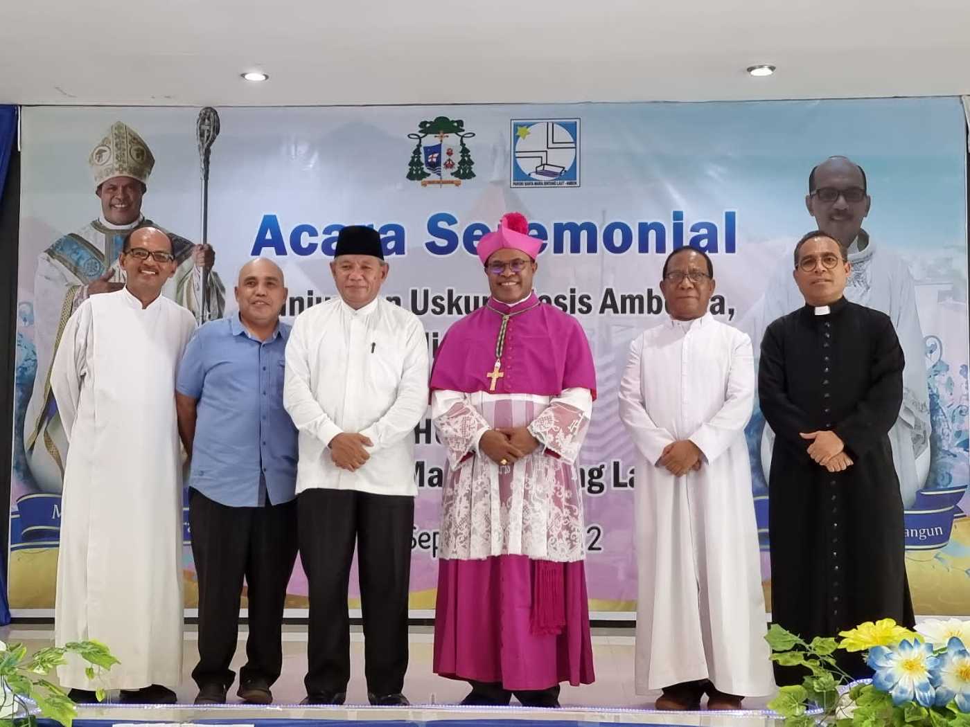 USKUP DIOSIS AMBOINA MENYAMPAIKAN LIMPAH TERIMAKASI KEPADA PEMRINTAH KOTA AMBON