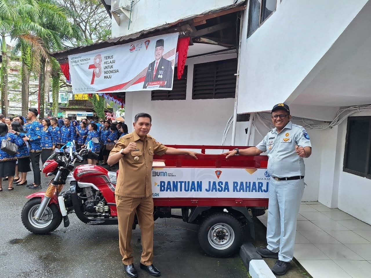 Bantu Pemkot Ambon Atasi Masalah Sampah, Jasa Raharja Sumbang Satu Unit Pengangkut Sampah Ke Pemkot Ambon