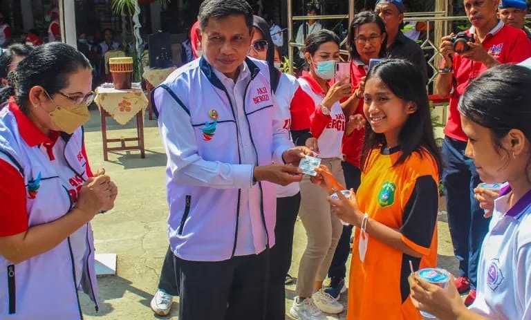 Penjabat Wali Kota Ambon Hadiri Kegiatan Gernas Aksi Bergizi di SMP 6