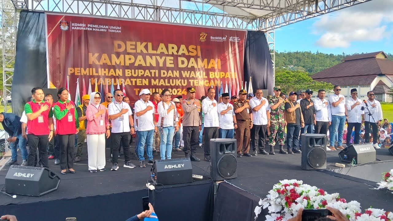 4 Paslon Pilkada Malteng Teken Deklarasi  Pilkada Damai 