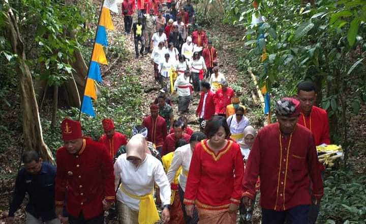 Siara Ke Makam Peringati Hari Hari Nen Dit Sakmas