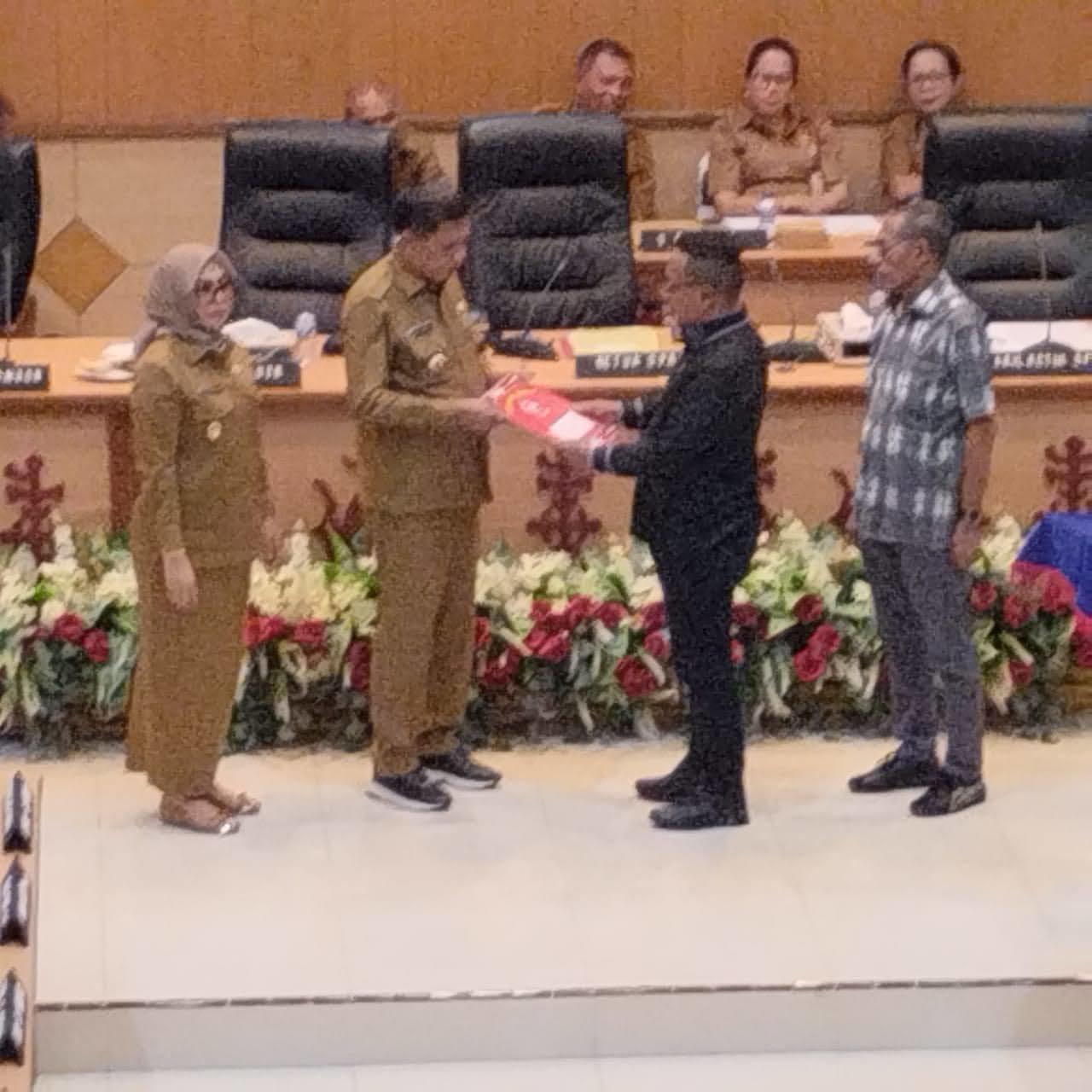 RAPAT PARIPURNA REKOMENDASI DPRD KOTA AMBON KETERANGAN PERTANGGUNG JAWABAN WALIKOTA AMBON TAHUN ANGGARAN 2024