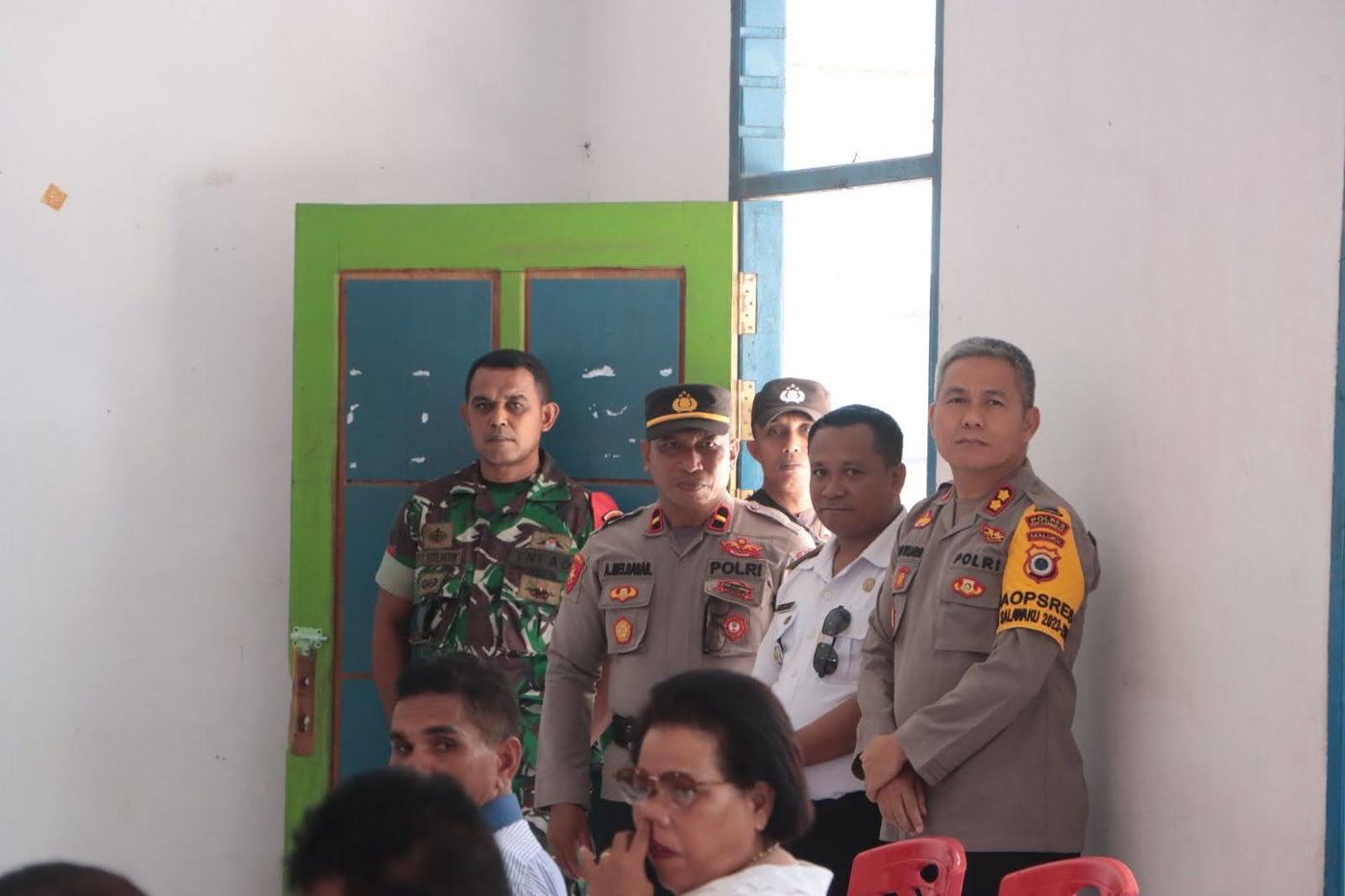 Kapolres Kepulauan Tanimbar Pastikan Keamanan Rapat Pleno Terbuka di 3 Kecamatan 