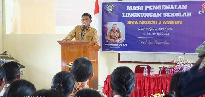 Hadiri MPLS SMAN 4, Wattimena Beri Motivasi Bagi Siswa Baru