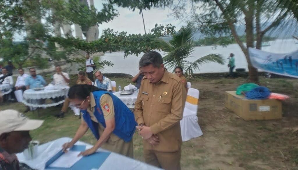 Pemkot Ambon Serahkan Bantuan untuk 15 Kelompok Nelayan