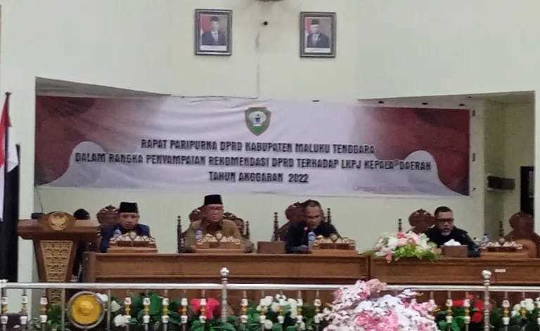 Bupati Malra Hadiri Sidang Paripurna DPRD Tentang LKPJ