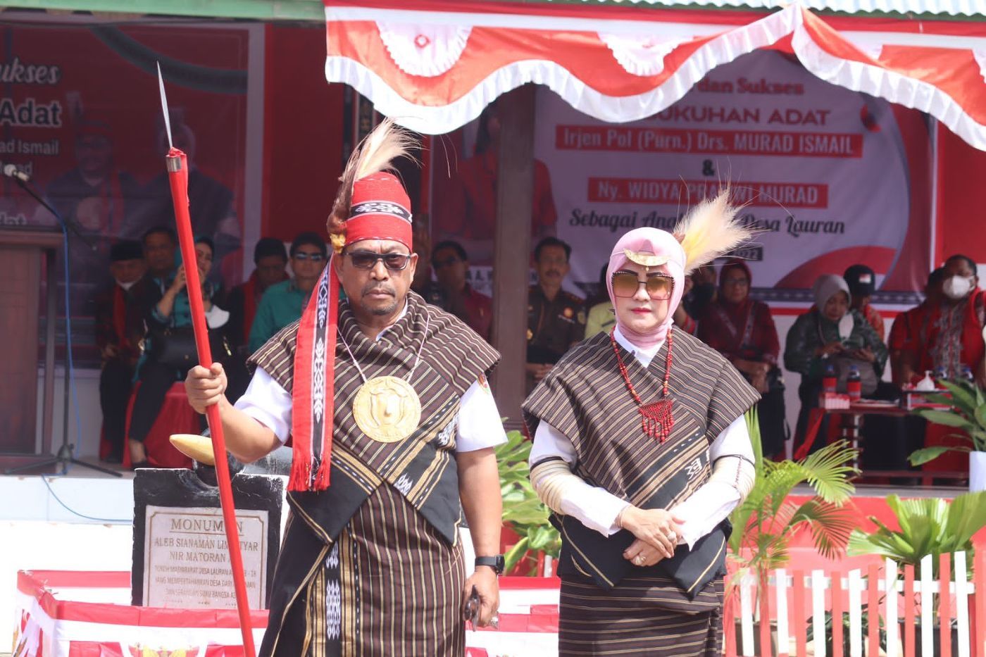 Di Kepulauan Tanimbar, Gubernur dan Isteri Kembali Mendapat Amanah, Di Anugerahi Gelar Adat Desa Lauran 