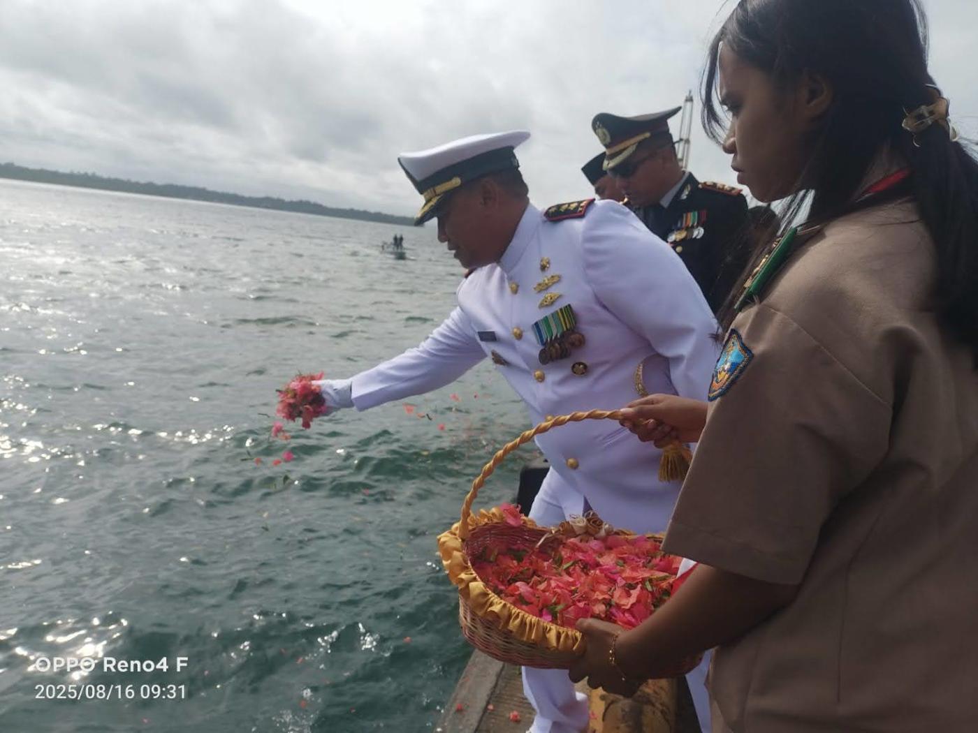 Bupati Pimpin Upacara Penaburan Bunga Peringati HUT RI Ke 80